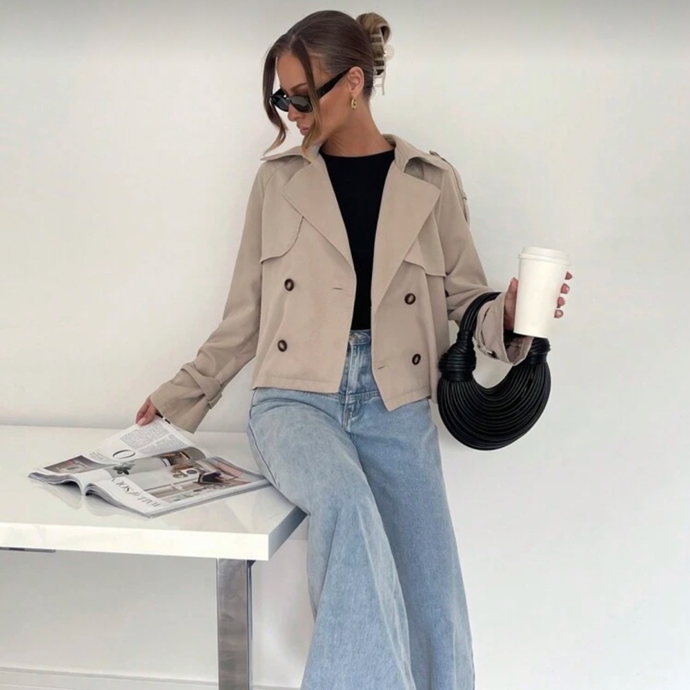 Cropped trench coat jacket tan khaki minimalist modern classic - Picture 3 of 5